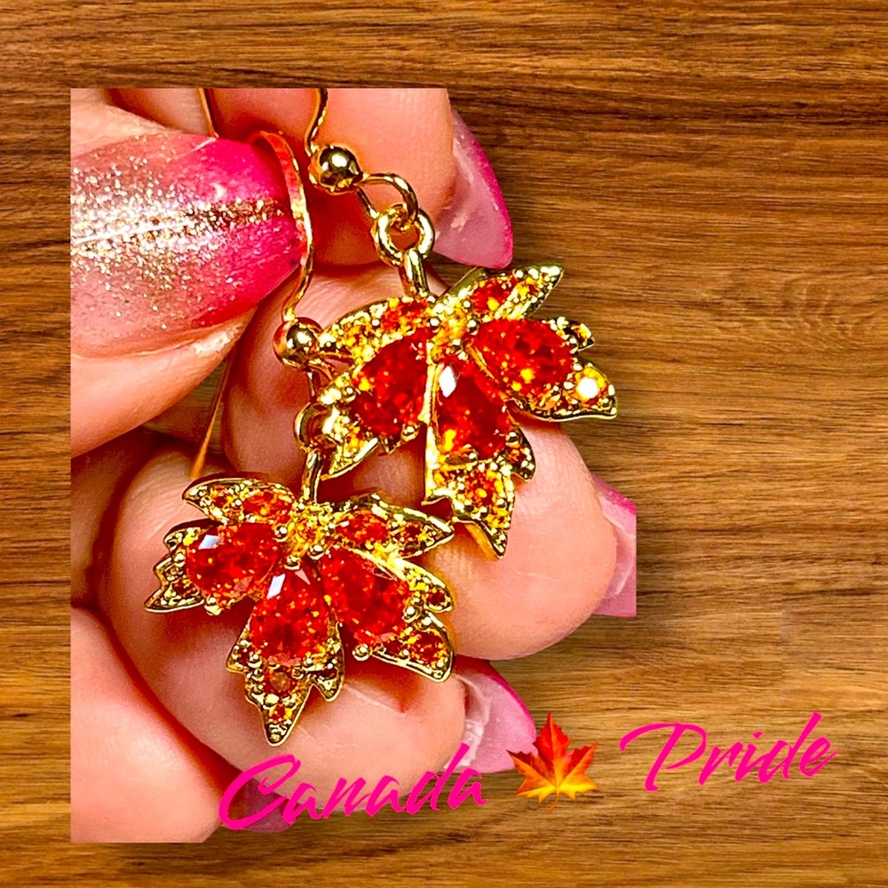 🍁Stunning Gold and Red Earrings maple leaf